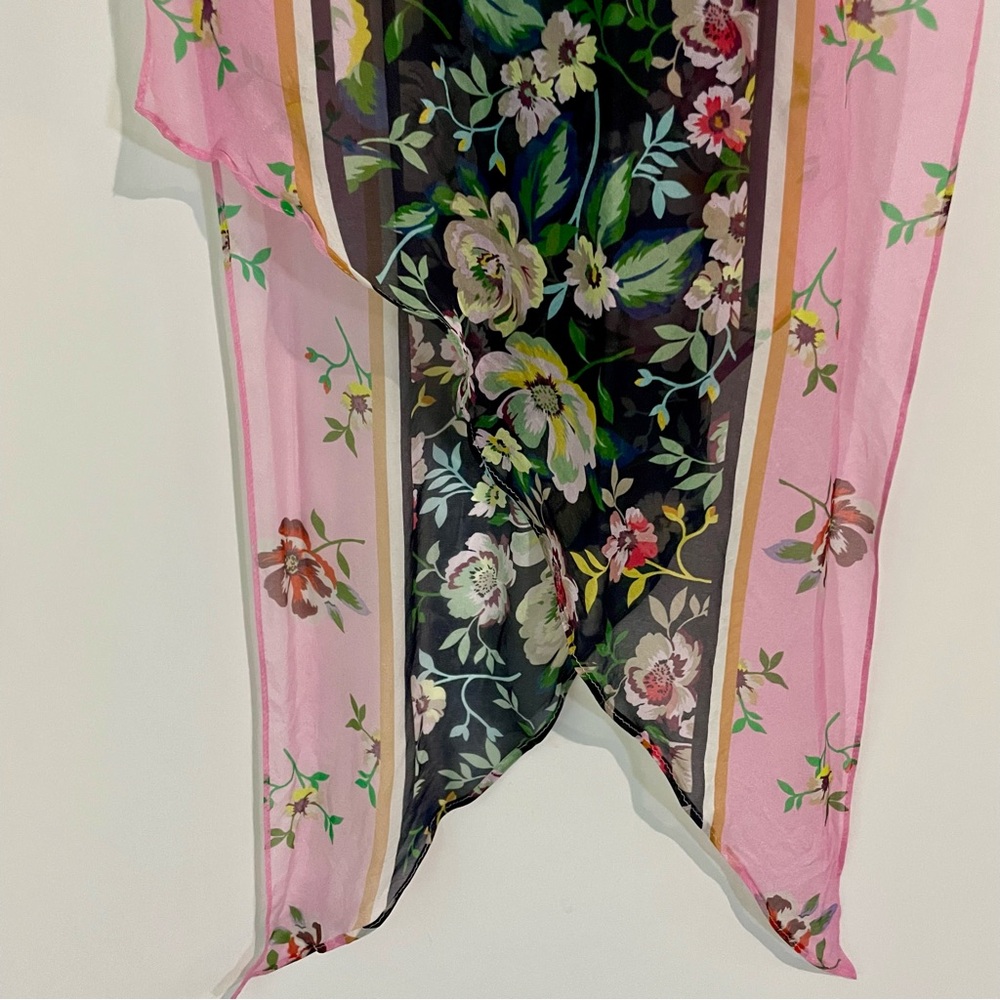 🎉⬇️ cabi Flaunt Scarf #5581 - Picture 5 of 7